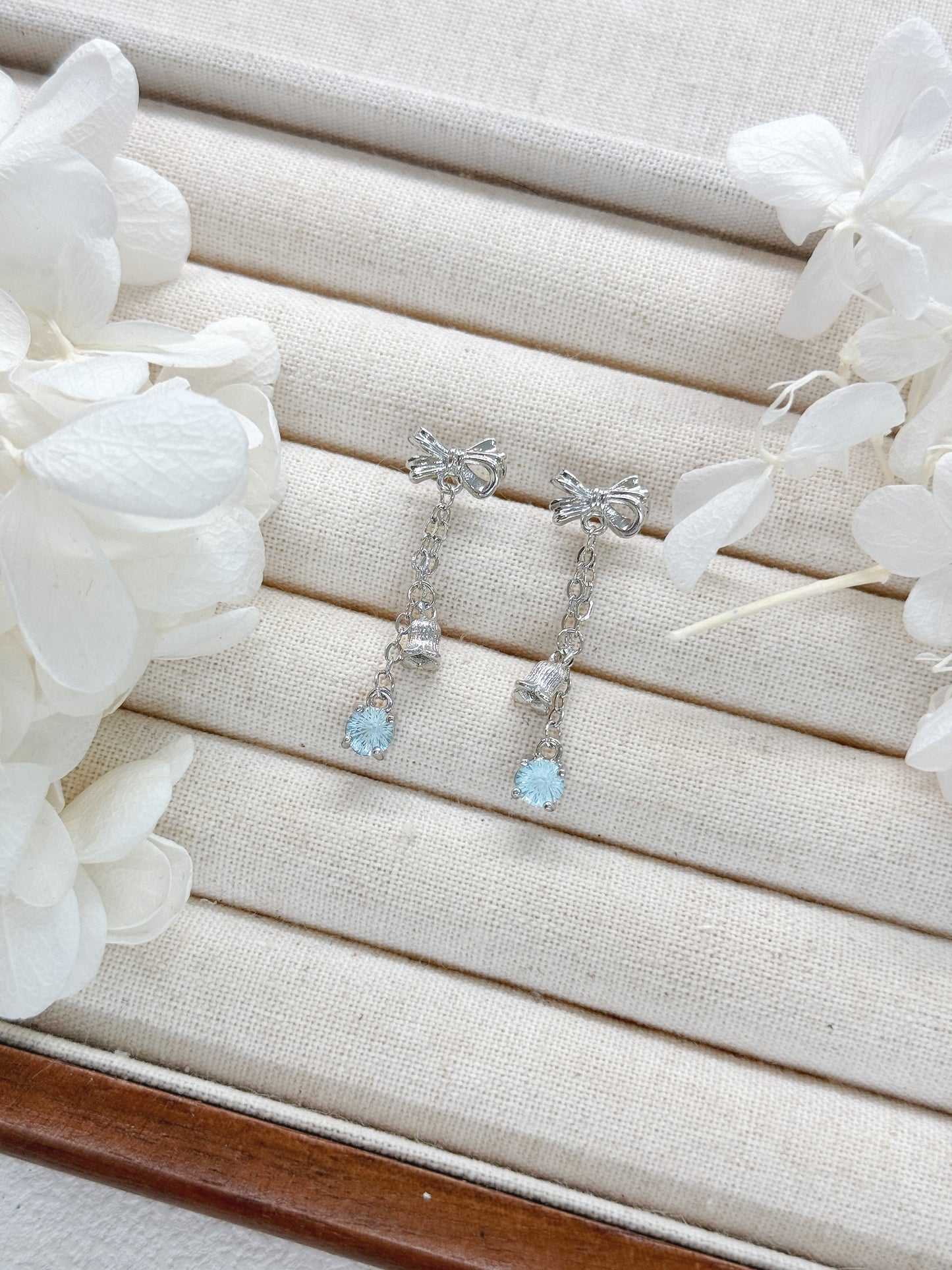 Sky Blue Topaz Earrings 天空藍托帕靈動耳釘