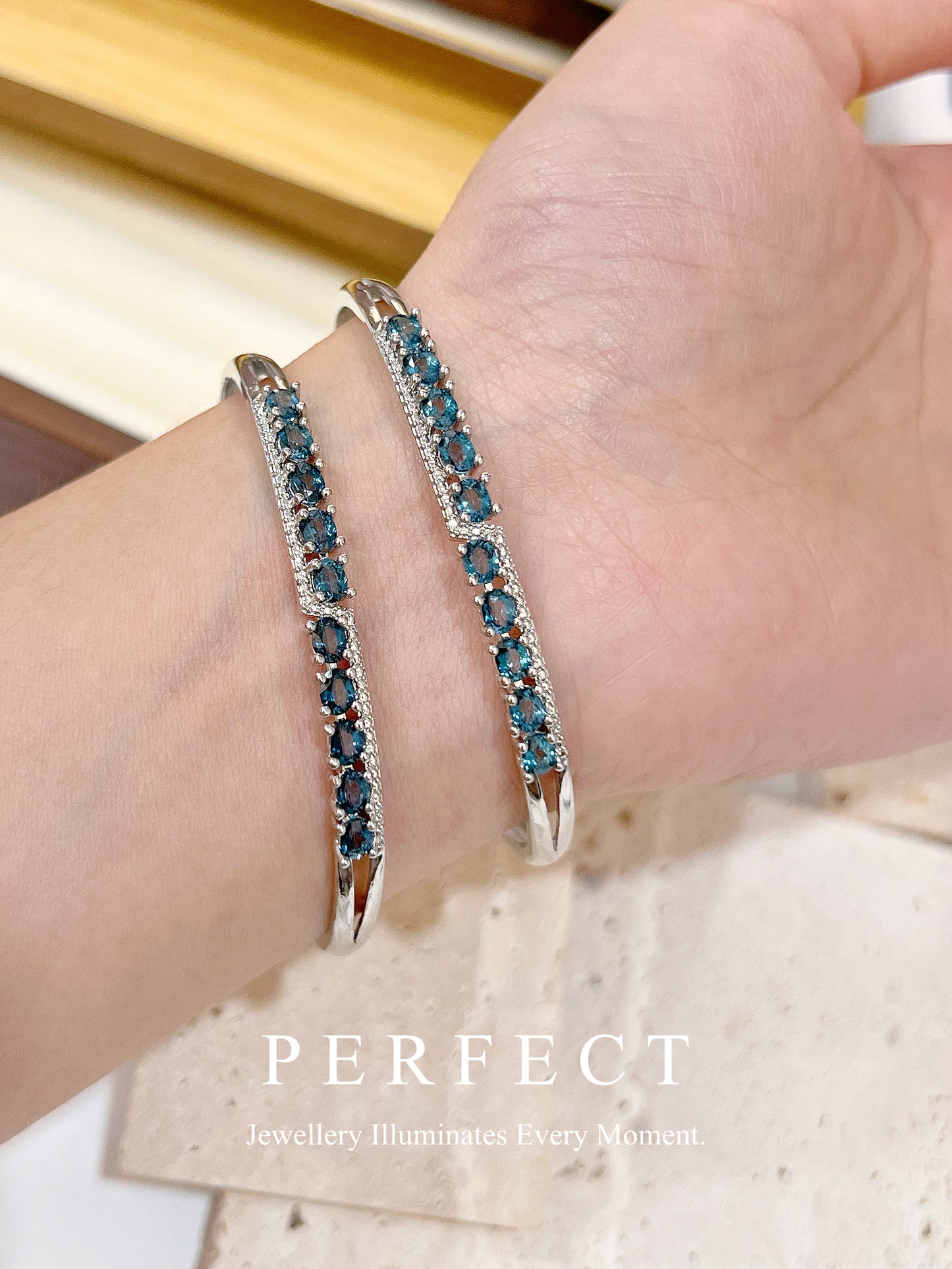 London Blue Topaz Bangle 倫敦藍托帕石手鐲🩵 ✨