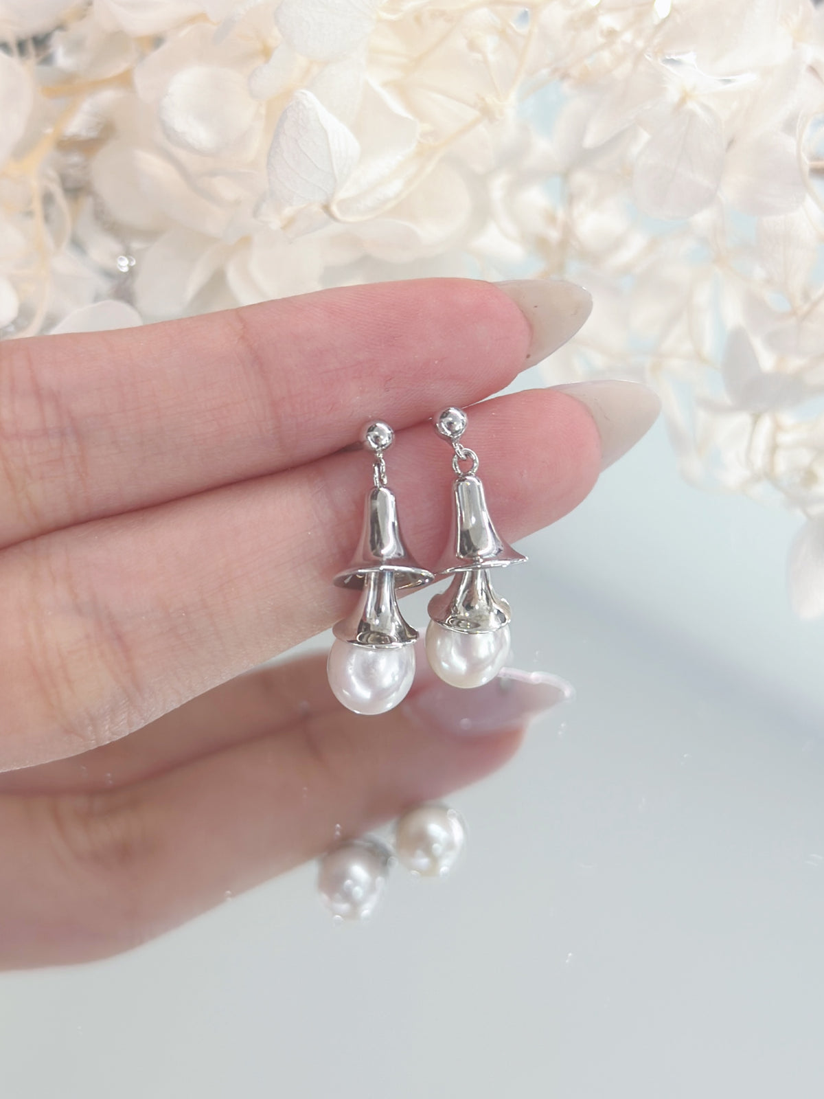 ✨🔔Tinkerbell Freshwater Pearl Earrings✨