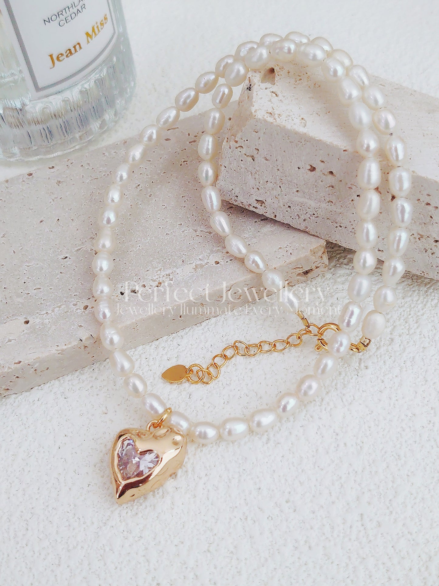 Heart Pendant Freshwater Pearl Necklace | 不對稱愛心米珠項鏈