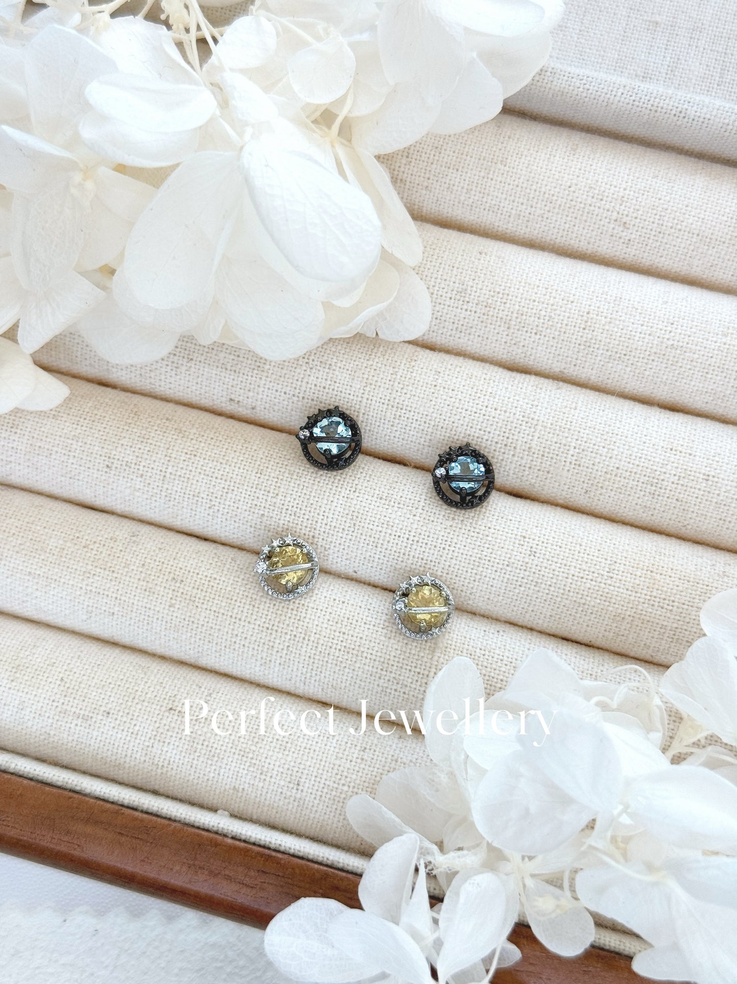 Topaz Earing 藍托帕星球耳釘