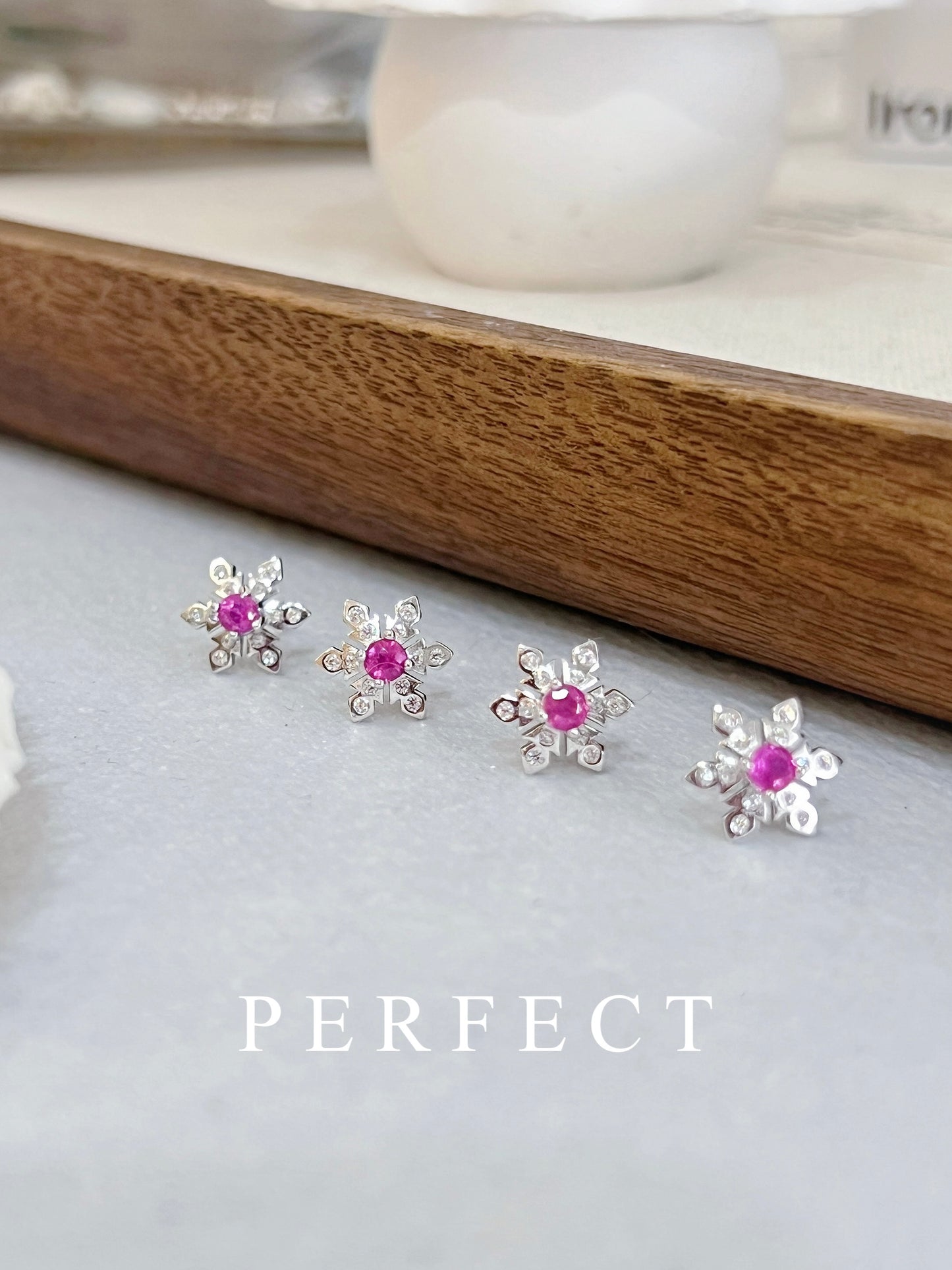 ✨Pinkish Ruby Snowflake Earrings| 紅寶石雪花耳釘