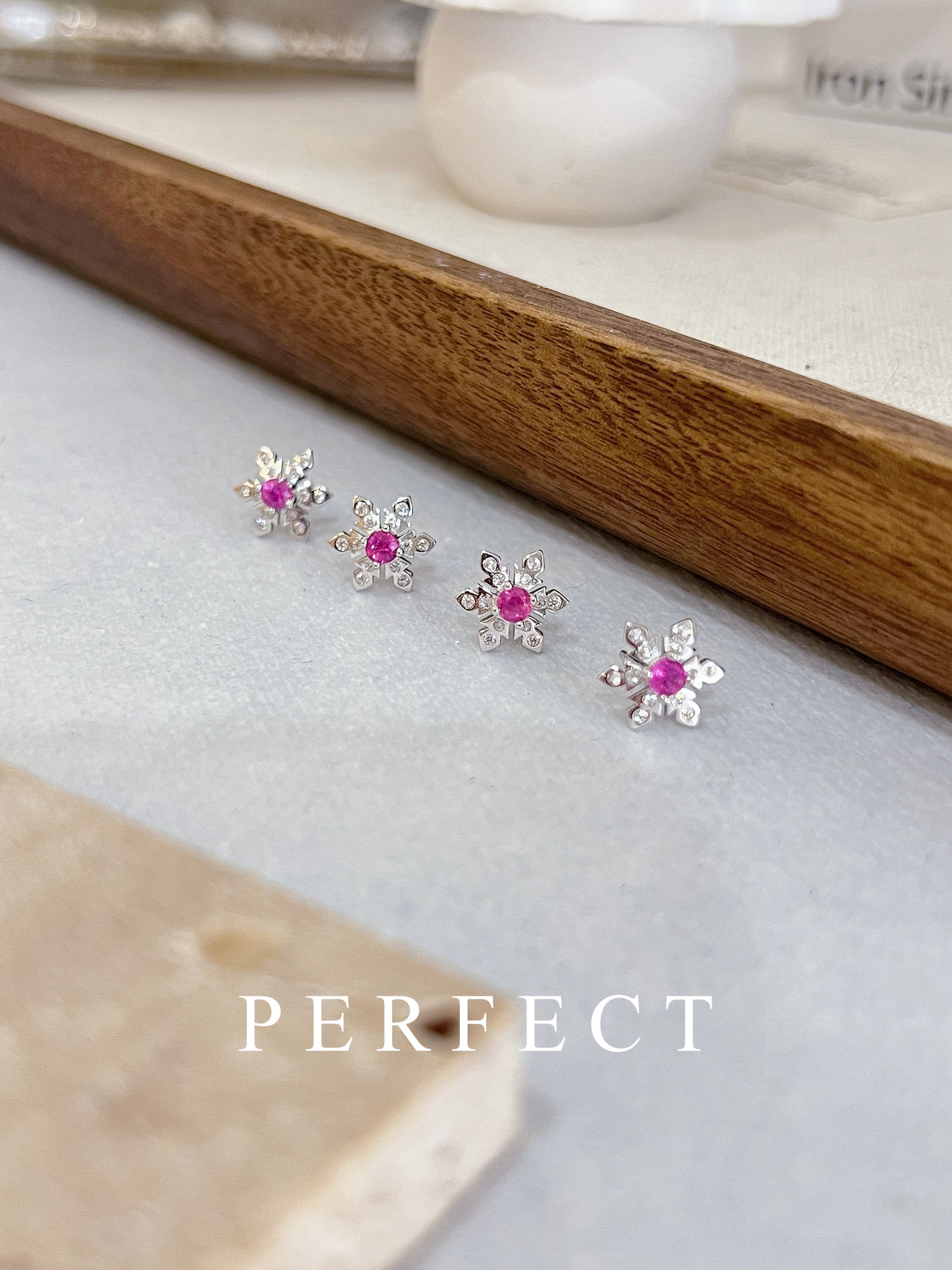 ✨Pinkish Ruby Snowflake Earrings| 紅寶石雪花耳釘