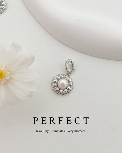 ✨Daisy Freshwater Pearl Pendant ｜淡水珍珠小雛菊🌼萬用扣吊墜✨