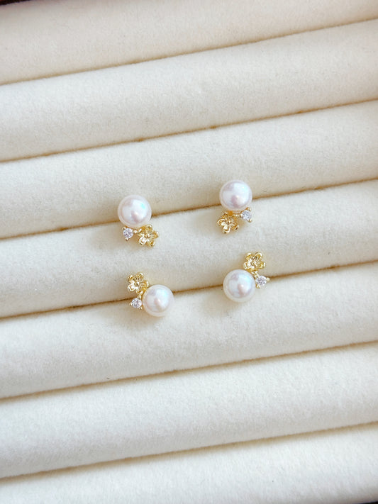 [Brass] Freshwater Pearl Earring | 淡水珍珠小花叢耳釘