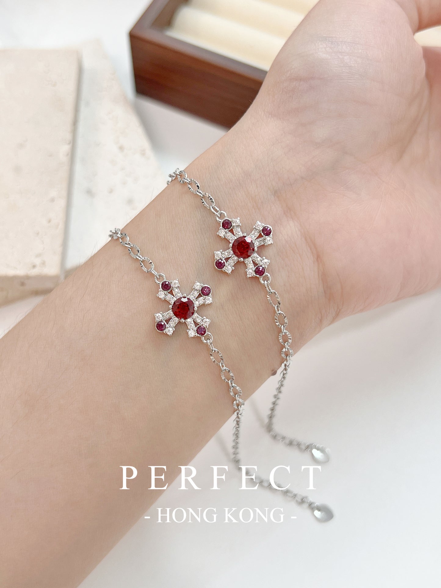 0.4ct Red Garnet Cross Bracelet | 紅石榴十字架手鏈✨♥️