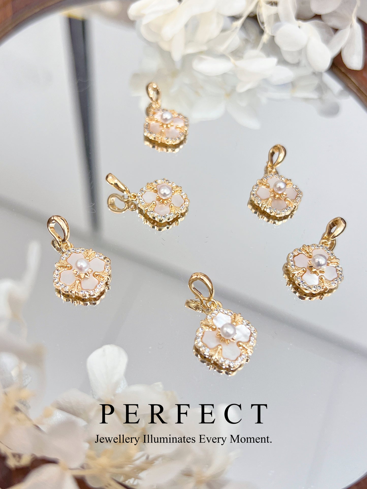 Freshwater Pearl MOP Clover Charm | 淡水四葉草母貝萬用扣吊墜