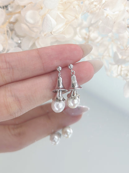 ✨🔔Tinkerbell Freshwater Pearl Earrings✨